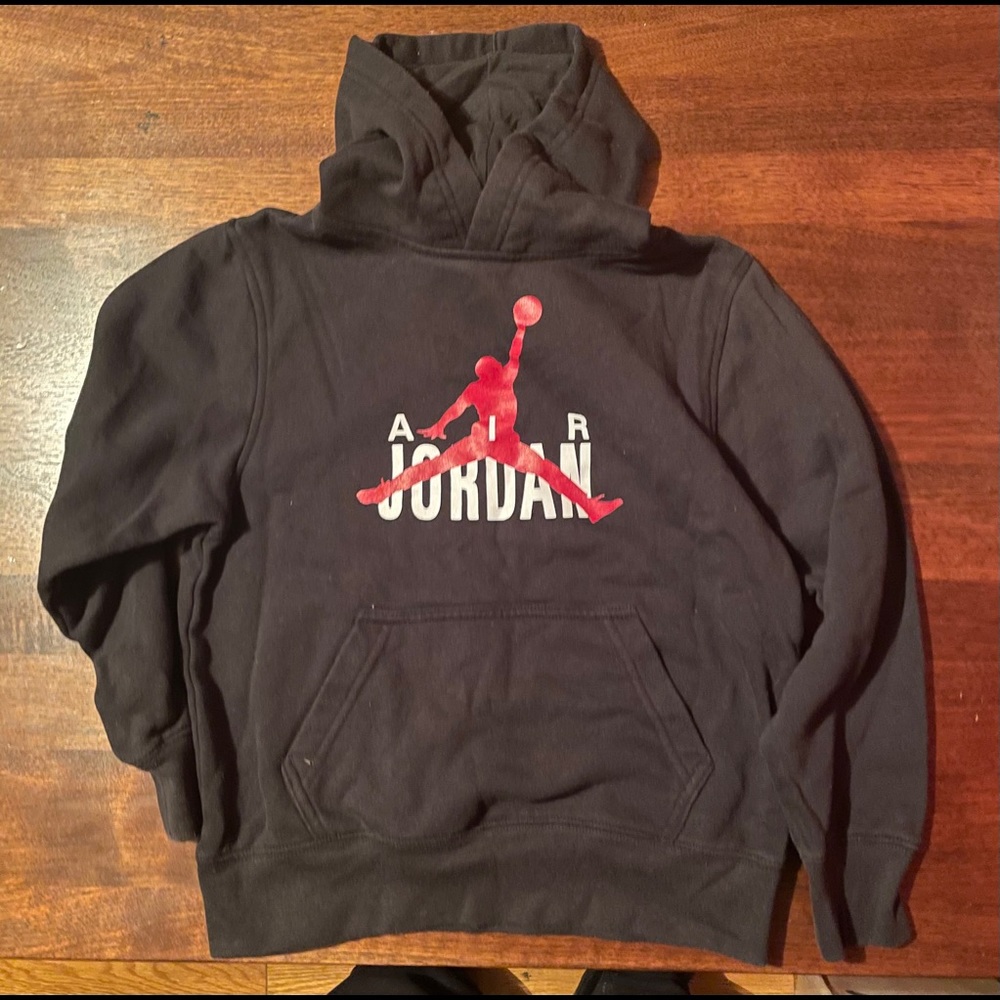 Boys Jordan hoodie size (M)